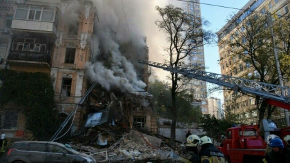 Nou atac al armatei ruse asupra Kiev-ului. Primarul capitalei ucrainene le cere locuitorilor sa ramana adapostiti Nou atac al armatei ruse asupra Kiev-ului. Primarul capitalei ucrainene le cere locuitorilor sa ramana adapostiti