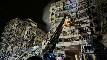 Cinci persoane ucise la Dnipro, dupa ce o racheta ruseasca a lovit o cladire rezidentiala. Alte 27 de persoane au fost ranite Cinci persoane ucise la Dnipro, dupa ce o racheta ruseasca a lovit o cladire rezidentiala. Alte 27 de persoane au fost ranite