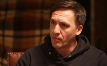 Rusia il declara „agent al strainatatii” pe popularul actor Arthur Smolianinov, care a spus ca e gata sa lupte alaturi de trupele ucrainene impotriva Moscovei Rusia il declara „agent al strainatatii” pe popularul actor Arthur Smolianinov, care a spus ca e gata sa lupte alaturi de trupele ucrainene impotriva Moscovei