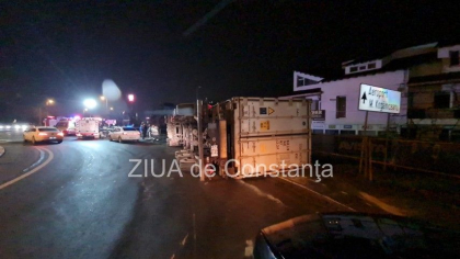 Un autocamion cu numere de inmatriculare in Republica Moldova s-a rasturnat la Constanta, Romania. Imagini de la locul accidentului - FOTO/VIDEO Un autocamion cu numere de inmatriculare in Republica Moldova s-a rasturnat la Constanta, Romania. Imagini de la locul accidentului - FOTO/VIDEO