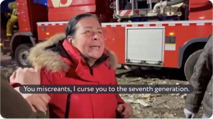 Imagini cu impact emotional. „Va blestem pana la a saptea generatie!” Strigatul de disperare al unei ucrainence care si-a pierdut fiul in atacul rus de la Dnipro - VIDEO 