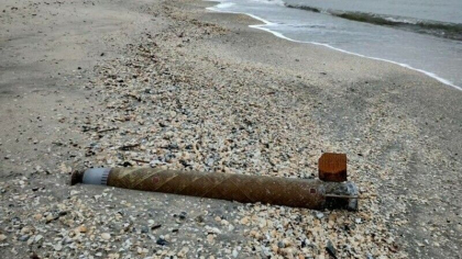 O componenta a unei rachete a fost gasita la malul apei, in judetul Constanta, Romania. Obiectul a fost ridicat de pompieri