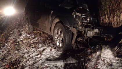 Accident grav la Briceni. Doi barbati au ajuns la spital, dupa ce masina in care se aflau s-a lovit intr-un copac. Cum s-a intamplat totul Accident grav la Briceni. Doi barbati au ajuns la spital, dupa ce masina in care se aflau s-a lovit intr-un copac. Cum s-a intamplat totul