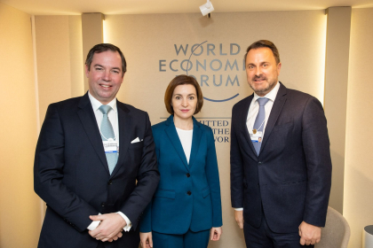 Maia Sandu, la discutii cu prim-ministrul Luxemburgului, la Forumul Economic Mondial de la Davos: „A vorbit despre provocarile de securitate si dezvoltare cu care se confrunta tara si regiunea noastra” - FOTO Maia Sandu, la discutii cu prim-ministrul Luxemburgului, la Forumul Economic Mondial de la Davos: „A vorbit despre provocarile de securitate si dezvoltare cu care se confrunta tara si regiunea noastra” - FOTO