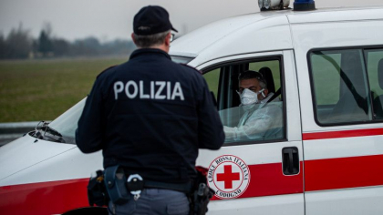 O batrana din Italia s-a aruncat pe geam si a cazut peste o romanca care trecea prin zona O batrana din Italia s-a aruncat pe geam si a cazut peste o romanca care trecea prin zona