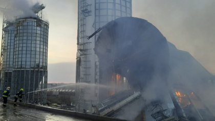 Incendiul de la Portul Giurgiulesti: Pompierii monitorizeaza situatia. Precizarile IGSU Incendiul de la Portul Giurgiulesti: Pompierii monitorizeaza situatia. Precizarile IGSU