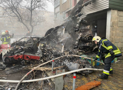 Un elicopter a cazut langa o gradinita si un bloc de locuit din orasul Brovari, regiunea Kiev. Toata lumea - evacuata. Sunt victime - FOTO/VIDEO