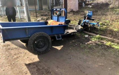 Sfarsit tragic pentru un barbat de la Anenii Noi. A murit pe loc, dupa ce s-a lovit cu motocultorul intr-un gard. Cum s-a intamplat totul 