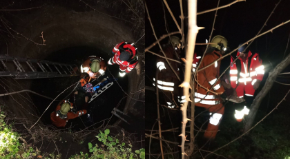 O femeie - salvata de pompieri, dupa ce a cazuta intr-o groapa de canalizare, la Singerei. IGSU: „Era in stare constienta”- FOTO