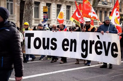 „Ziua judecatii” pentru Emmanuel Macron: Franta intra in greva pentru a protesta fata de majorarea varstei de pensionare - VIDEO „Ziua judecatii” pentru Emmanuel Macron: Franta intra in greva pentru a protesta fata de majorarea varstei de pensionare - VIDEO