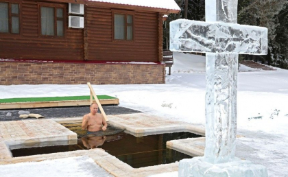 Peskov: Putin a facut traditionala baie inghetata de Boboteaza, dar anul acesta momentul nu a mai fost inregistrat