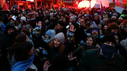 Milioane de francezi protesteaza in strada impotriva cresterii varstei de pensionare la 64 de ani. Violente la Paris - VIDEO Milioane de francezi protesteaza in strada impotriva cresterii varstei de pensionare la 64 de ani. Violente la Paris - VIDEO