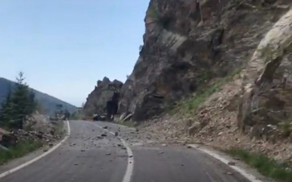 Transfagarasanul, blocat din cauza unor caderi de pietre. Nu au fost inregistrate victime Transfagarasanul, blocat din cauza unor caderi de pietre. Nu au fost inregistrate victime