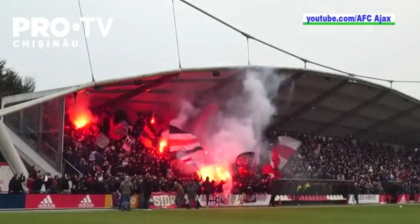 Fanii clubului Ajax Amsterdam s-au inghesuit in tribune la antrenamentul deschis al formatiei olandeze dinaintea derby-ului cu Feyenoord Fanii clubului Ajax Amsterdam s-au inghesuit in tribune la antrenamentul deschis al formatiei olandeze dinaintea derby-ului cu Feyenoord