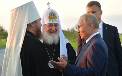 Patriarhul Kirill le cere preotilor rusi sa se implice mai mult in campania militara din Ucraina si sa mearga pe front pentru a le oferi militarilor ”sprijin spiritual”
Patriarhul Kirill le cere preotilor rusi sa se implice mai mult in campania militara din Ucraina si sa mearga pe front pentru a le oferi militarilor ”sprijin spiritual”