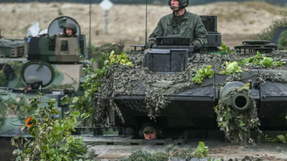 Berlinul nu s-ar opune dorintei Poloniei de a trimite Ucrainei tancuri de fabricatie germana Leopard
Berlinul nu s-ar opune dorintei Poloniei de a trimite Ucrainei tancuri de fabricatie germana Leopard