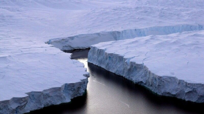 Un aisberg urias, de peste 15 ori mai mare decat Parisul, s-a desprins de banchiza in Antarctica Un aisberg urias, de peste 15 ori mai mare decat Parisul, s-a desprins de banchiza in Antarctica