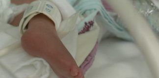 Caz socant in capitala. O tanara a nascut acasa si a pus copilul in congelator. Ce le-a spus oamenilor legii