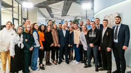 Detaliul care l-a dat de gol pe Vladimir Putin. De ce a purtat pantofi cu tocuri inalte Detaliul care l-a dat de gol pe Vladimir Putin. De ce a purtat pantofi cu tocuri inalte
