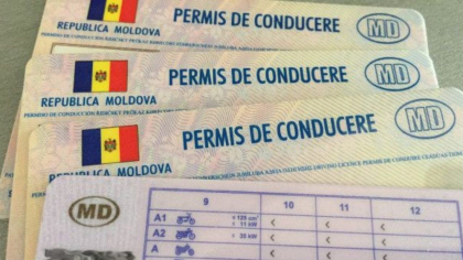 Ar fi luat o mie de euro pentru a-l ajuta pe un barbat sa obtina mai usor permisul de conducere. Un antreprenor - retinut pentru 72 de ore, la Cahul Ar fi luat o mie de euro pentru a-l ajuta pe un barbat sa obtina mai usor permisul de conducere. Un antreprenor - retinut pentru 72 de ore, la Cahul