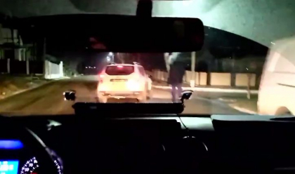 A rapit o adolescenta care se intorcea de la antrenament. Un barbat din Orhei - retinut pentru 72 de ore. Momentul in care acesta este gasit de politie - VIDEO A rapit o adolescenta care se intorcea de la antrenament. Un barbat din Orhei - retinut pentru 72 de ore. Momentul in care acesta este gasit de politie - VIDEO