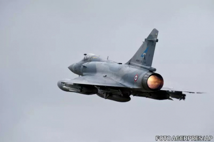 Doua avioane ale fortelor aeriene indiene s-au prabusit, un pilot a murit
Doua avioane ale fortelor aeriene indiene s-au prabusit, un pilot a murit