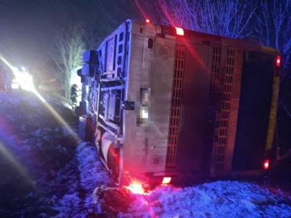 Un autocar plin cu pasageri s-a rasturnat, la Anenii Noi. Precizarile politiei - FOTO