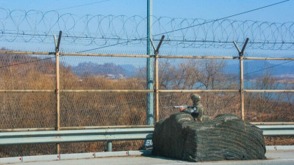 Un militar sud-coreean era sa declanseze din greseala un razboi cu Coreea de Nord. Ce s-a intamplat
Un militar sud-coreean era sa declanseze din greseala un razboi cu Coreea de Nord. Ce s-a intamplat