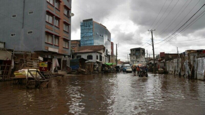Bilantul mortilor dupa trecerea unei furtuni tropicale prin Madagascar a crescut la 25. Alte 21 de persoane sunt disparute
Bilantul mortilor dupa trecerea unei furtuni tropicale prin Madagascar a crescut la 25. Alte 21 de persoane sunt disparute