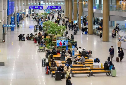 Cinci rusi, blocati de trei luni pe un aeroport in Coreea de Sud, care le refuza statutul de refugiati, dupa ce au fugit de mobilizarea lui Putin
