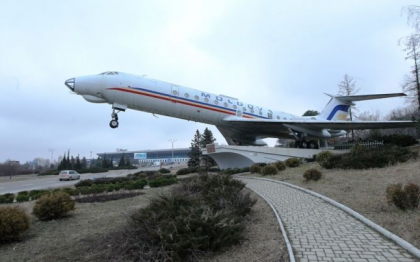 A urcat baut in avion, a facut scandal si a batut un politist de frontiera. Cum a fost pedepsit pasagerul cursei Londra-Chisinau 