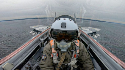 „A murit ca un erou”. Un pilot ucrainean si-a dat viata ca sa protejeze civilii, dupa ce avionul i-a fost lovit de rusi