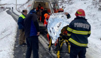 MAEIE confirma. Un moldovean - transportat la spital, dupa ce camionul in care se afla s-a rasturnat in albia unui rau din Romania MAEIE confirma. Un moldovean - transportat la spital, dupa ce camionul in care se afla s-a rasturnat in albia unui rau din Romania