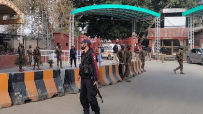 Cel putin 19 morti si aproape 100 de raniti dupa o explozie la o moschee din Pakistan