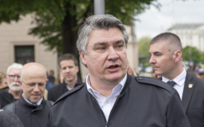 Presedintele Croatiei critica Occidentul ca a trimis tancuri grele Kievului si sustine ca Peninsula Crimeea „nu va mai face niciodata parte din Ucraina”
Presedintele Croatiei critica Occidentul ca a trimis tancuri grele Kievului si sustine ca Peninsula Crimeea „nu va mai face niciodata parte din Ucraina”