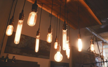 Ucrainenii vor primi milioane de becuri LED de la Uniunea Europeana pentru a-si reduce consumul de energie
Ucrainenii vor primi milioane de becuri LED de la Uniunea Europeana pentru a-si reduce consumul de energie