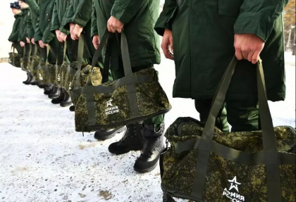 Prima condamnare pentru incendierea unui centru de recrutare cu cocktailuri Molotov din Rusia. Fapta a fost incadrata ca act terorist Prima condamnare pentru incendierea unui centru de recrutare cu cocktailuri Molotov din Rusia. Fapta a fost incadrata ca act terorist