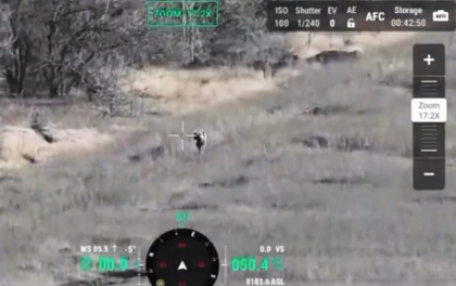 Cum sa nu incerci sa dobori o drona: Accident bizar suferit de un soldat rus pe front - VIDEO Cum sa nu incerci sa dobori o drona: Accident bizar suferit de un soldat rus pe front - VIDEO