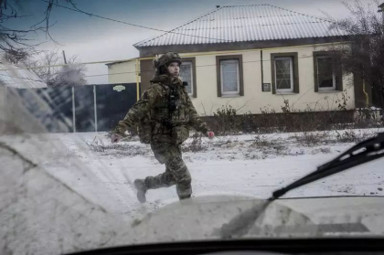 Separatistii pro-rusi sustin ca au reusit incercuirea operationala a orasului Bahmut din estul Ucrainei