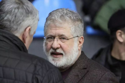Politistii ucraineni au facut perchezitii la locuinta unui fost aliat al presedintelui Volodimir Zelenski
Politistii ucraineni au facut perchezitii la locuinta unui fost aliat al presedintelui Volodimir Zelenski