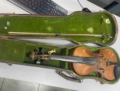 O alta vioara - confiscata la frontiera de stat: „A fost fabricata in 1726”. Detaliile Serviciului Vamal - FOTO O alta vioara - confiscata la frontiera de stat: „A fost fabricata in 1726”. Detaliile Serviciului Vamal - FOTO