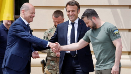„Purtati costum, nu verde ca Zelenski”. Cod vestimentar pentru oficialii europeni care vin la summitul de la Kiev - Politico „Purtati costum, nu verde ca Zelenski”. Cod vestimentar pentru oficialii europeni care vin la summitul de la Kiev - Politico