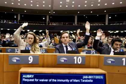 Inca doi parlamentari europeni au ramas fara imunitate in urma scandalului Qatargate Inca doi parlamentari europeni au ramas fara imunitate in urma scandalului Qatargate