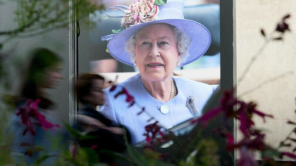 Britanicul care voia sa traga cu arbaleta in Regina Elisabeta II, condamnat pentru tradare. „Sunt aici sa o ucid pe regina”
Britanicul care voia sa traga cu arbaleta in Regina Elisabeta II, condamnat pentru tradare. „Sunt aici sa o ucid pe regina”