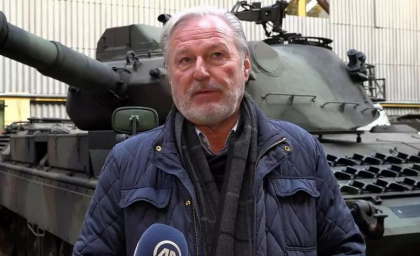 Cine este milionarul belgian care ar putea trimite sute de tancuri Ucrainei
Cine este milionarul belgian care ar putea trimite sute de tancuri Ucrainei
