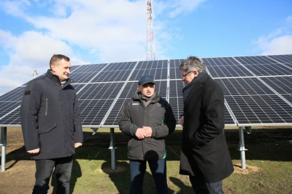 O centrala electrica fotovoltaica a fost construita intr-o localitate din raionul Ungheni. Igor Grosu: „Sa folosim ceea ce ne ofera natura” - FOTO O centrala electrica fotovoltaica a fost construita intr-o localitate din raionul Ungheni. Igor Grosu: „Sa folosim ceea ce ne ofera natura” - FOTO