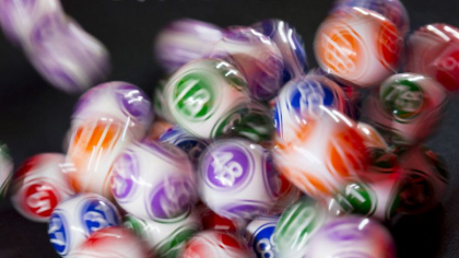 Un barbat a castigat 17 milioane de euro la loto dintr-o greseala: A vrut sa joace intr-o zi, dar a bifat alta