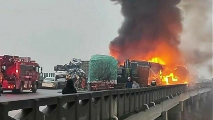 16 persoane au murit, iar alte zeci sunt ranite, dupa un carambol pe o autostrada din China - VIDEO 16 persoane au murit, iar alte zeci sunt ranite, dupa un carambol pe o autostrada din China - VIDEO
