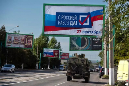 Rusii au confiscat cartile ucrainene din bibliotecile si scolile din Lugansk si le-au ars in centrale termice Rusii au confiscat cartile ucrainene din bibliotecile si scolile din Lugansk si le-au ars in centrale termice