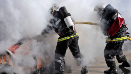 O femeie si cei sapte copii ai sai au murit intr-un incendiu violent care le-a cuprins casa din Franta